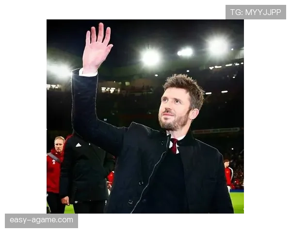 曼联重建进程存疑：表面革新实则持续修补，稳定性面临考验